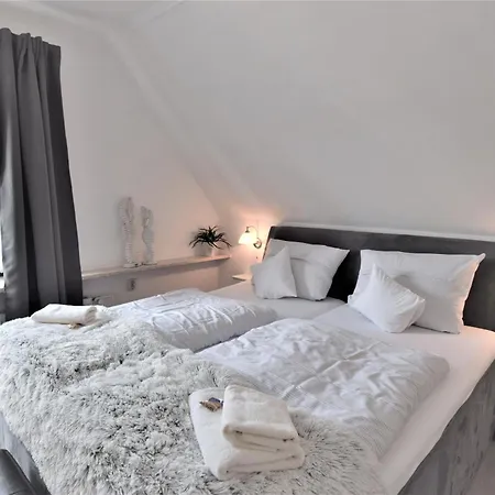 Haus Kaiser 7 Deichblick Busum